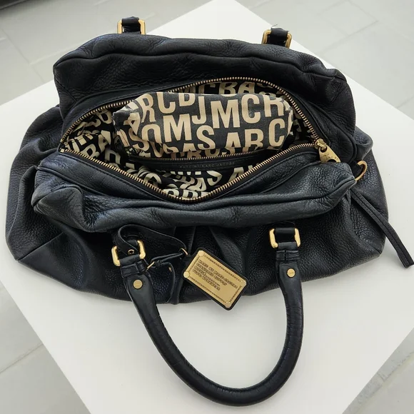 Marc by Marc Jacobs Leather Handbag EUC - black with gold hardware - Picture 7 of 16